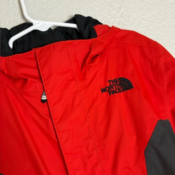 The North Face Boys Red Ski Jacket Hyvent Outer Layer Waterproof - Picture 12 of 13